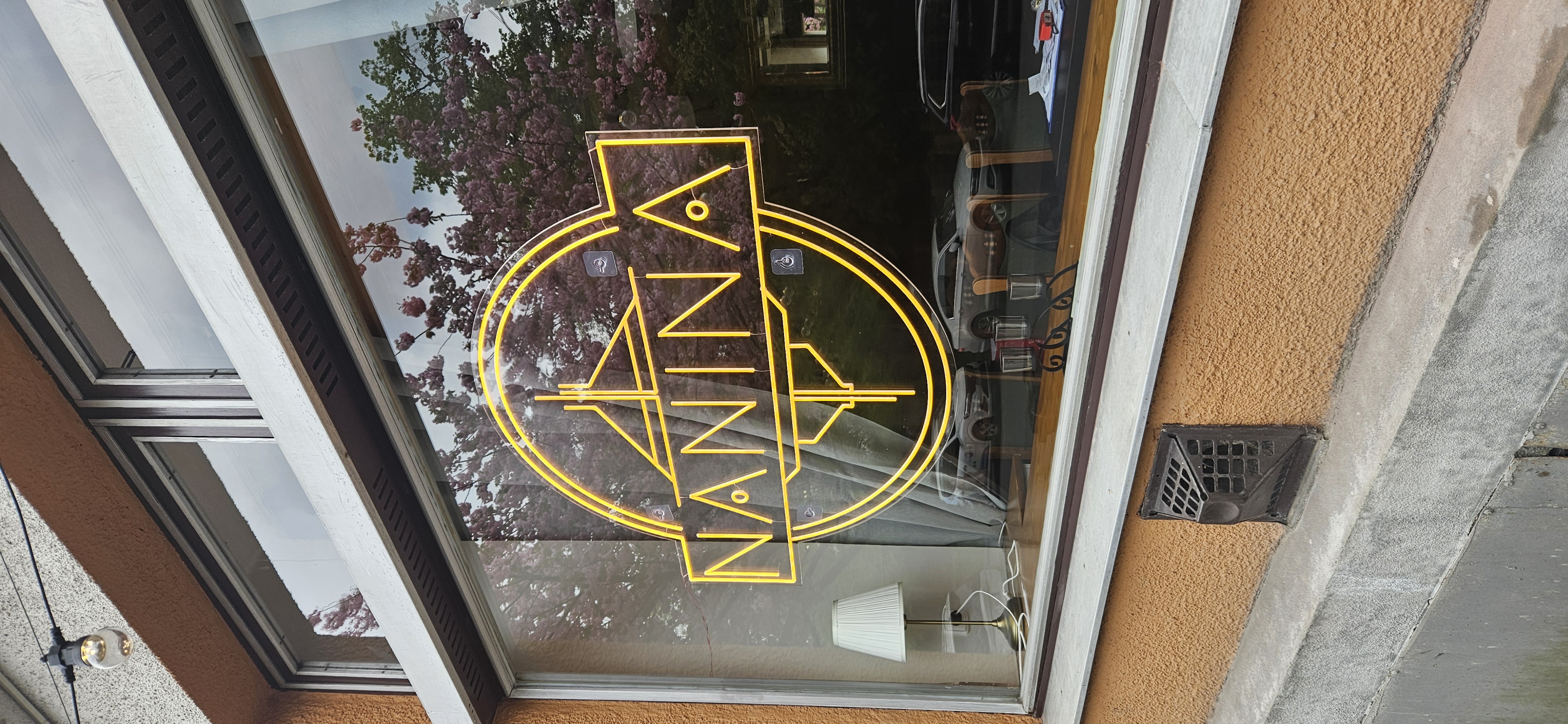 Neonové nápisy Gruzinska Restaurace Nanina (1)